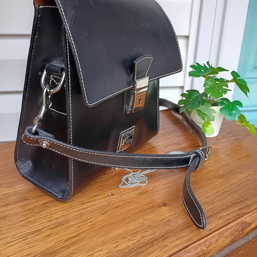 DOONEY & BOURKE RARE VINTAGE  METAL LOGO  CROSSBODY BAG LN